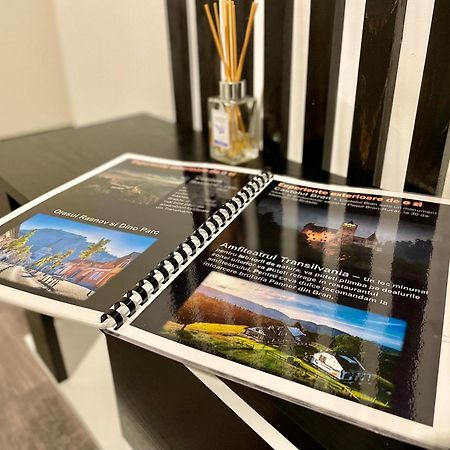 Montsee Brasov Apartment Bagian luar foto